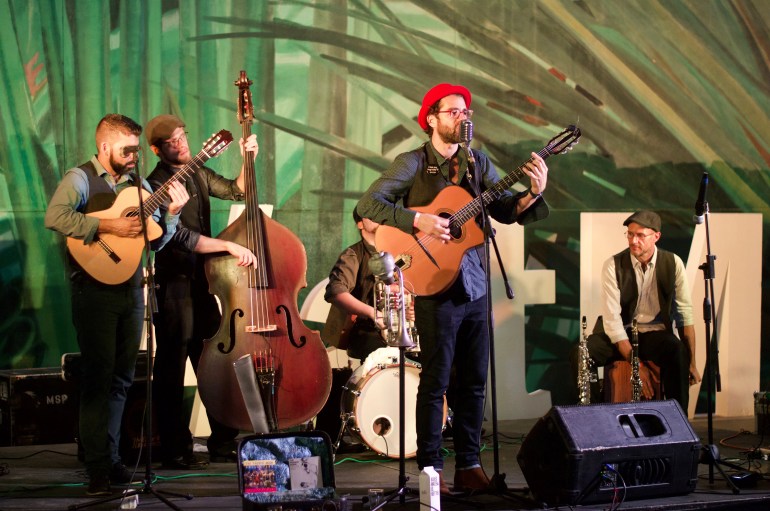 DSC_2150-ZF-9210-58677-1-001-004